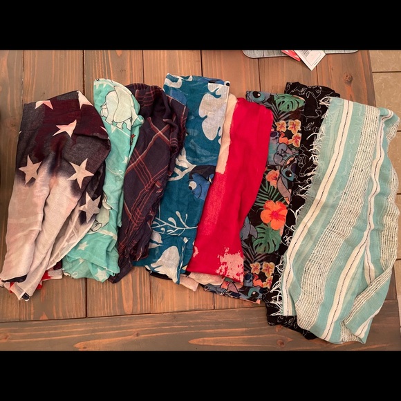 Assortment of scarves - Picture 1 of 1